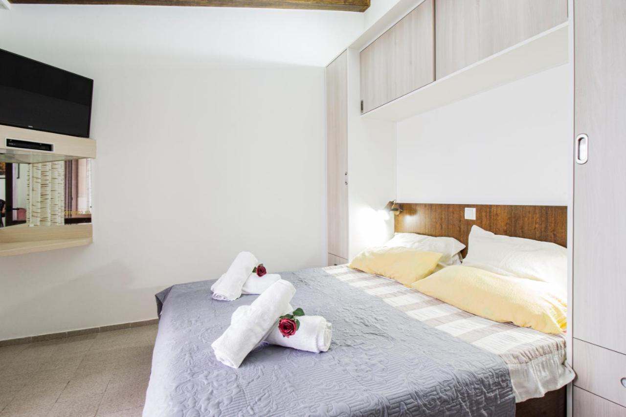 Ferienwohnung Galapagus Privat Beach & Boat Dock Metajna Exterior foto