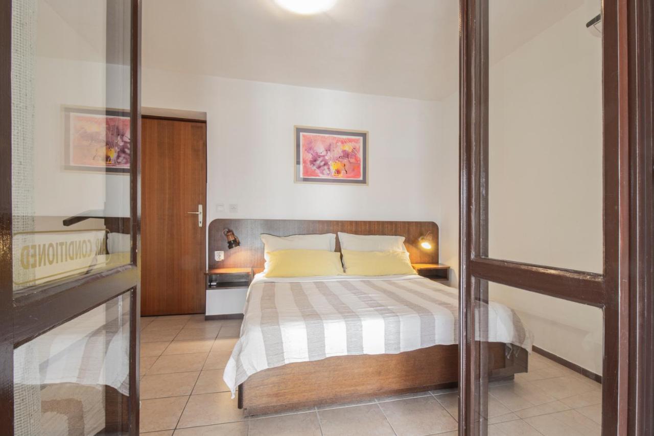 Ferienwohnung Galapagus Privat Beach & Boat Dock Metajna Exterior foto
